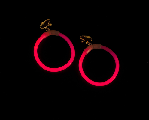 Gevarieerde kleuren Glow oorbel voor feest decoratie 5 * 150mm Glow Time 8-12 uur